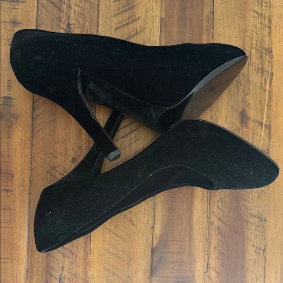 Dolce & Gabbana Elegant Black velvet Heels